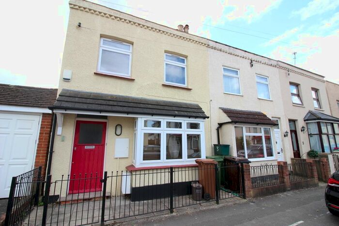 3 Bedroom End Of Terrace House To Rent In Lincoln Road, Worcester Park, KT4