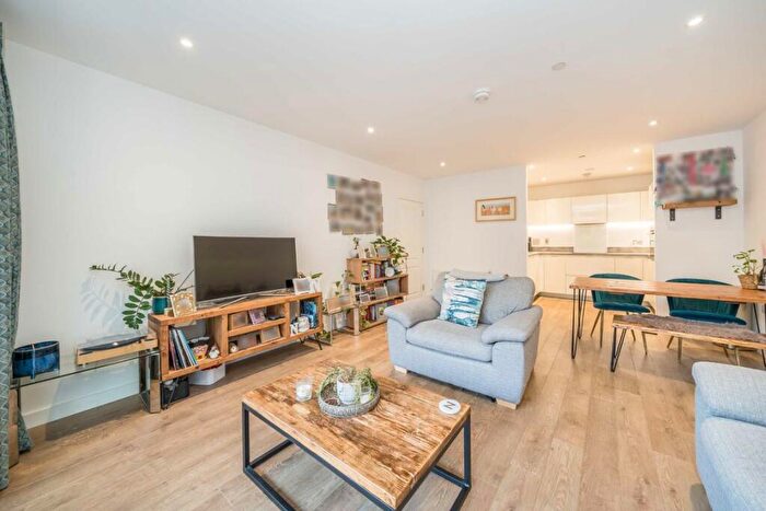 2 Bedroom Flat To Rent In Madeira Street, Canary Wharf, E14