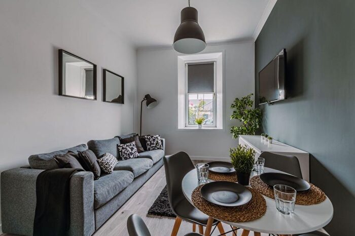 2 Bedroom Flat To Rent In Silverdale Street, Glasgow, G31