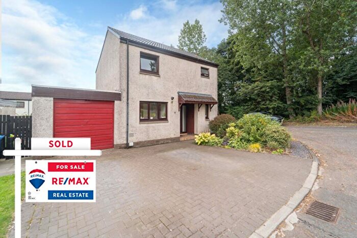 3 Bedroom Detached House For Sale In Burnfield, Livingston Village, EH54