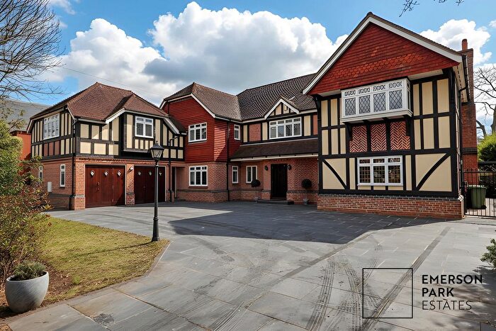 5 Bedroom Detached House For Sale In Nelmes Road, Hornchurch, RM11