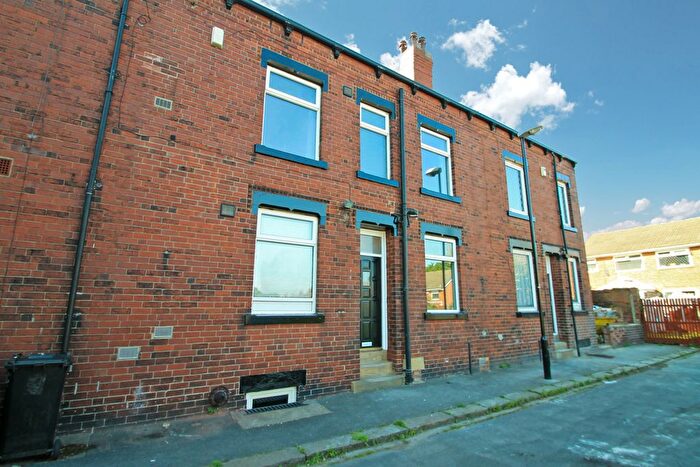 4 Bedroom Terraced House To Rent In Hayleigh Terrace, Bramley, Leeds, LS13