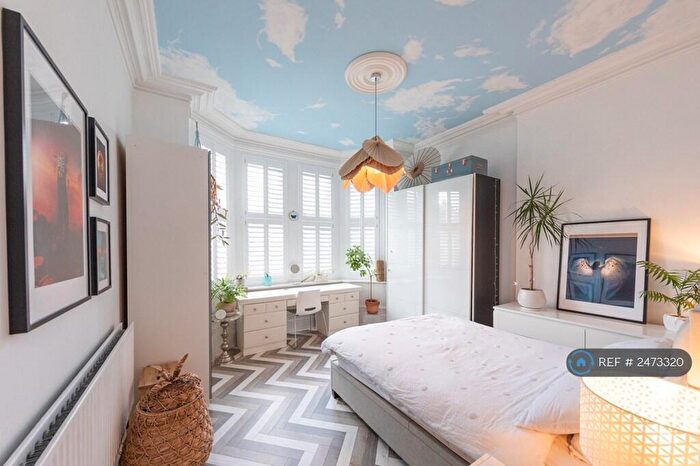 2 Bedroom Flat To Rent In Bromley Road, London, SE6