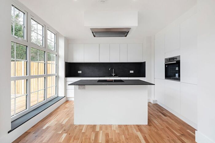 3 Bedroom Flat To Rent In Russell Road, London, N13