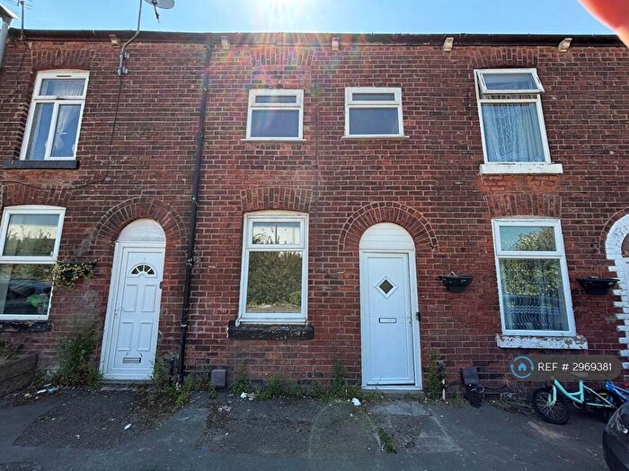 2 Bedroom Terraced House To Rent In Cutland St, Manchester, M40