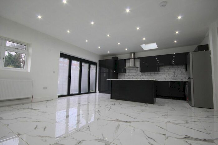 5 Bedroom Semi-Detached House To Rent In Coniston Gardens, Ilford, IG4