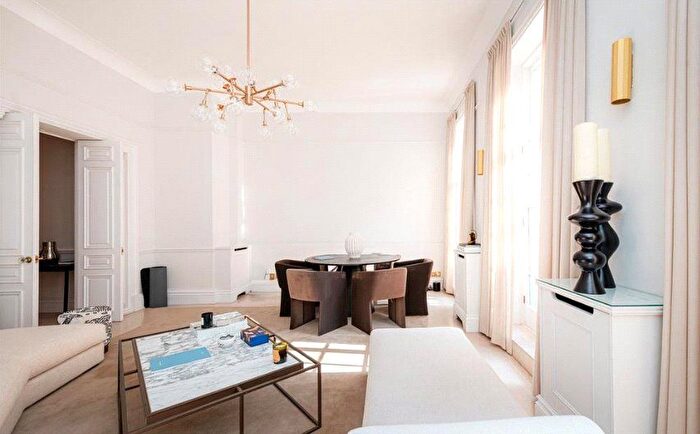 1 Bedroom Flat To Rent In Upper Brook Street, Mayfair, London, W1K