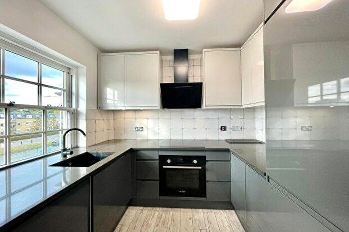 2 Bedroom Flat To Rent In High Road, Woodford Green, IG8