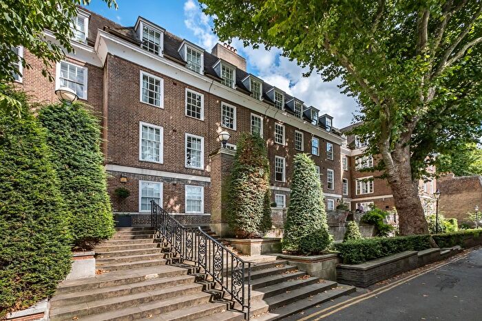 3 Bedroom Flat To Rent In Holland Street, London, W8