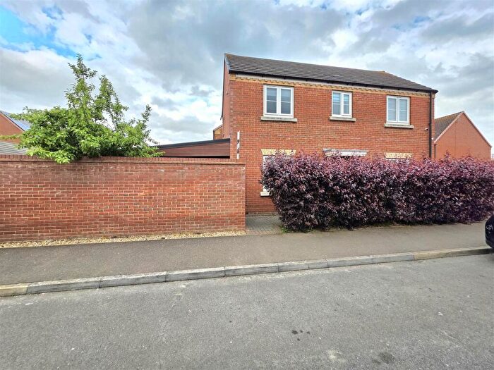 3 Bedroom Semi-Detached House For Sale In Humber Drive, Spalding, PE11