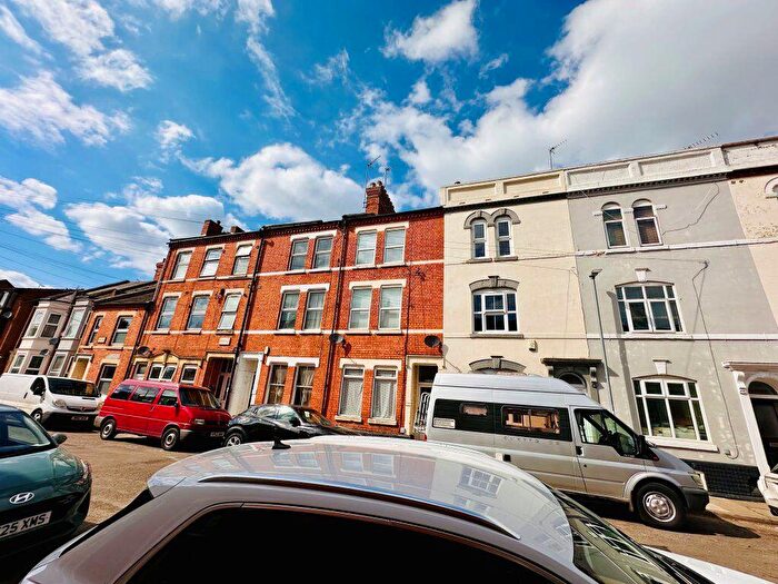 Studio To Rent In Colwyn Road - Northampton, NN1