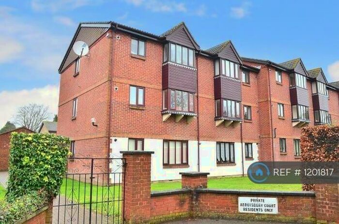 1 Bedroom Flat To Rent In Abbotsbury Court, Horsham, RH13