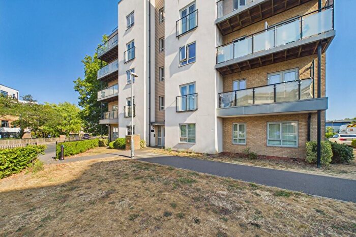 1 Bedroom Flat For Sale In Fleming Place, Bracknell, Berkshire, RG12