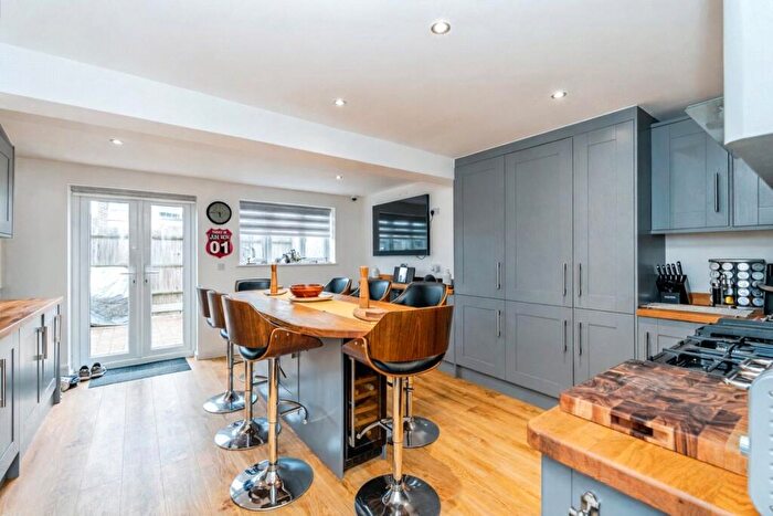 3 Bedroom Semi-Detached House For Sale In Longbridge Close, Calmore, Southampton, SO40