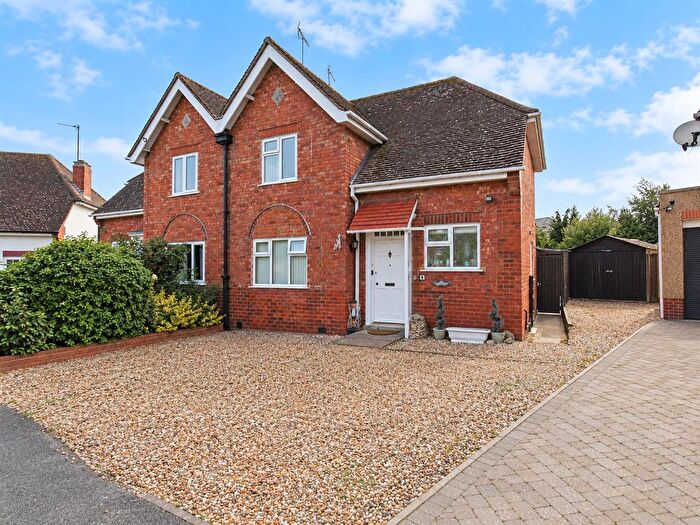 3 Bedroom Semi Detached House For Sale In Legion Crescent, Kettering, NN16
