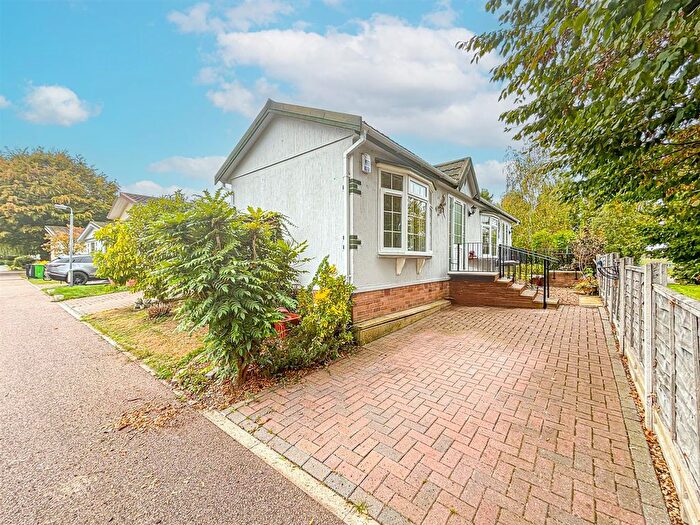 2 Bedroom Property For Sale In Halcyon Park, Hullbridge, Hockley, SS5