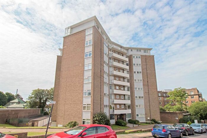 1 Bedroom Flat To Rent In Furze Hill Court, Hove, BN3