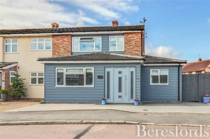 3 Bedroom Semi-Detached House For Sale In The Paddocks, High Roding, CM6