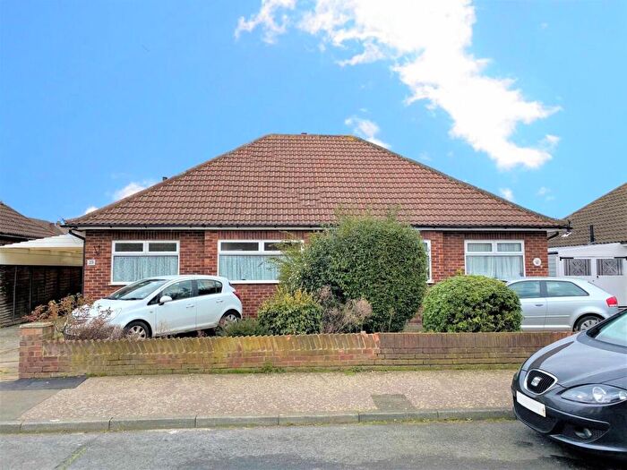 2 Bedroom Bungalow To Rent In Sandon Road, Cheshunt, EN8