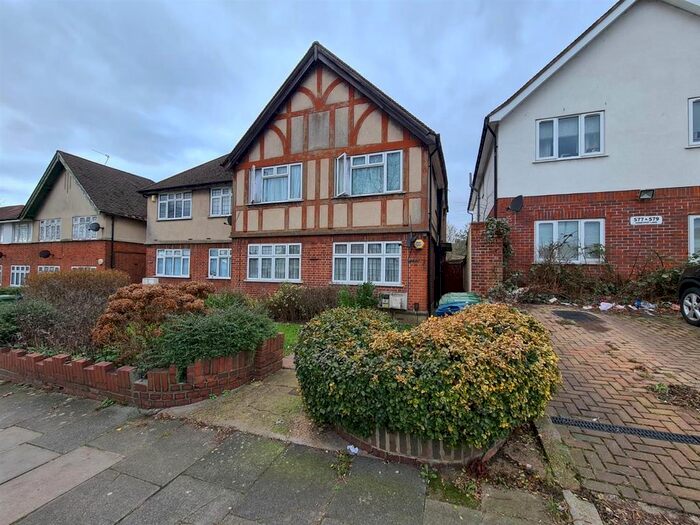 3 Bedroom Flat To Rent In Honeypot Lane, Stanmore, HA7