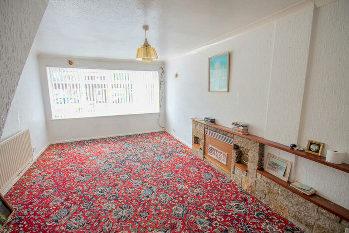 3 Bedroom Chalet For Sale In Iona Close, Sinfin, DE24