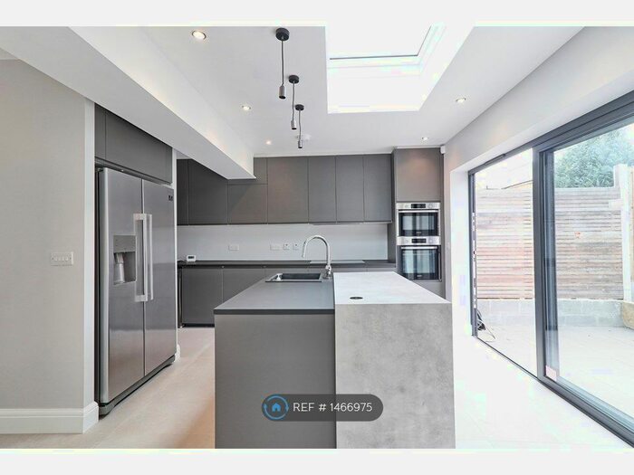 4 Bedroom Terraced House To Rent In Chelmsford, Chelmsford, CM1