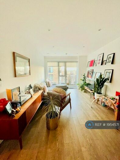 1 Bedroom Flat To Rent In Atkins Square, London, E8