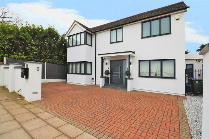 4 Bedroom Detached House To Rent In Gravel Hill, South Bexleyheath, Kent, DA6