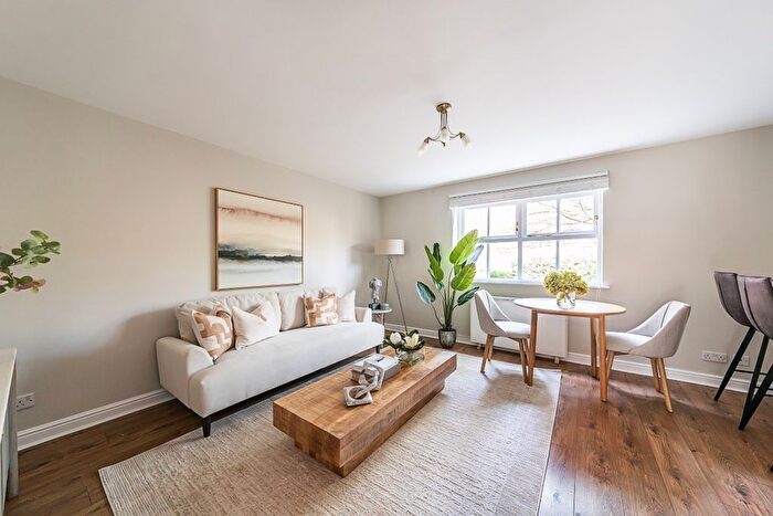 2 Bedroom Flat To Rent In Franciscan Road, London, SW17