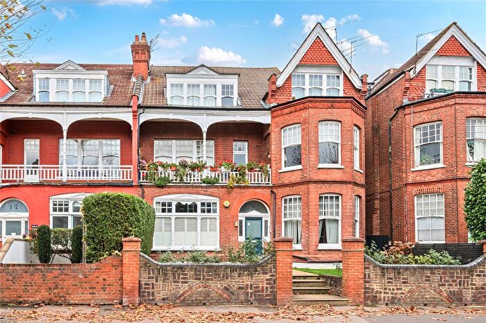 2 Bedroom Flat For Sale In Queens Avenue, London, N10