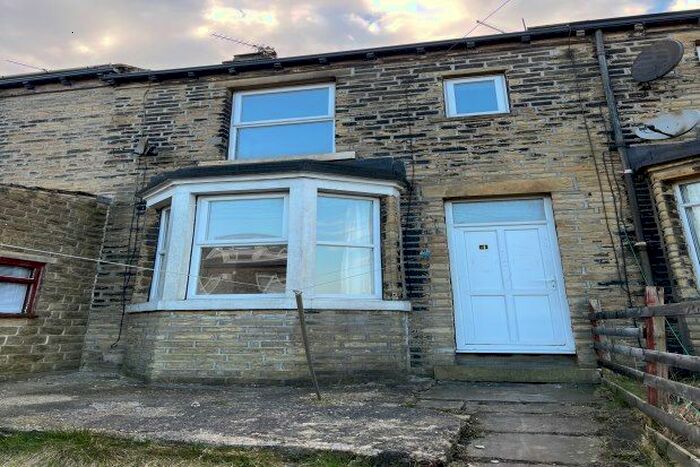 2 Bedroom Property To Rent In Staverton Street, Halifax, HX2