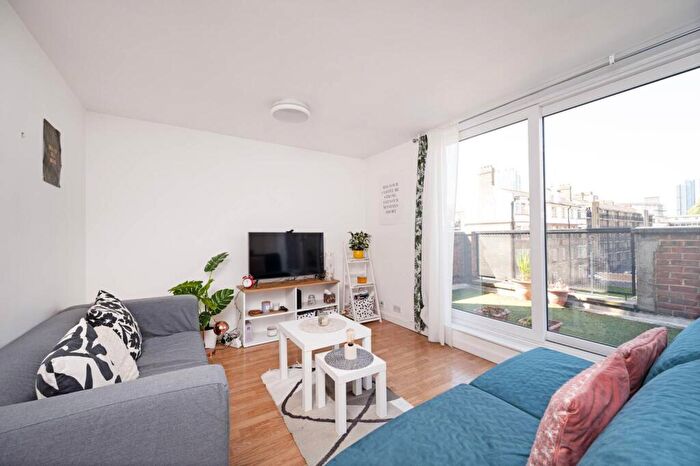 3 Bedroom Maisonette To Rent In Hoxton Street, Hoxton, London, N1