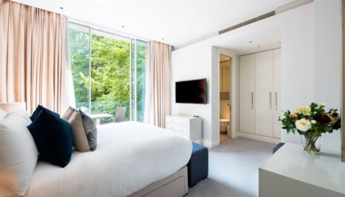 1 Bedroom Flat To Rent In Green Street, Mayfair, W1K