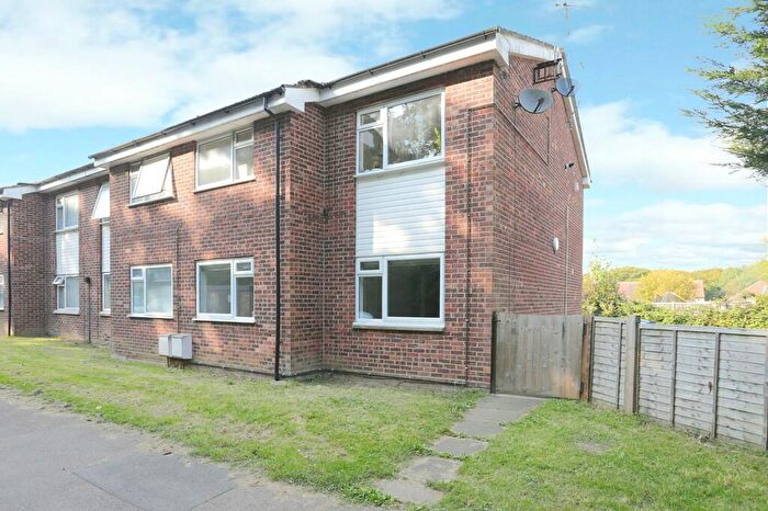1 Bedroom Apartment For Sale In School Lane, Essendon, AL9