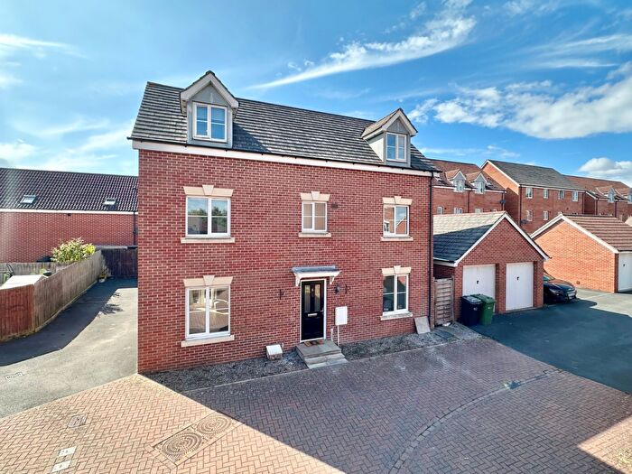 6 Bedroom Detached House For Sale In Stable Drive, Hereford, HR2
