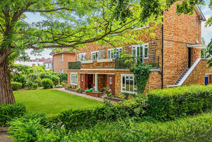 3 Bedroom Maisonette For Sale In Fortis Green, N2