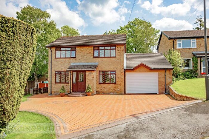 4 Bedroom Detached House For Sale In Spring Rise, Glossop, Derbyshire, SK13