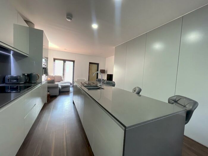 2 Bedroom Town House To Rent In Springfield Lane, Salford, M3