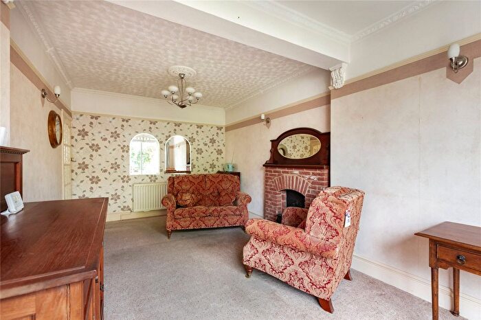 2 Bedroom Bungalow For Sale In Derby Avenue, Upminster, RM14