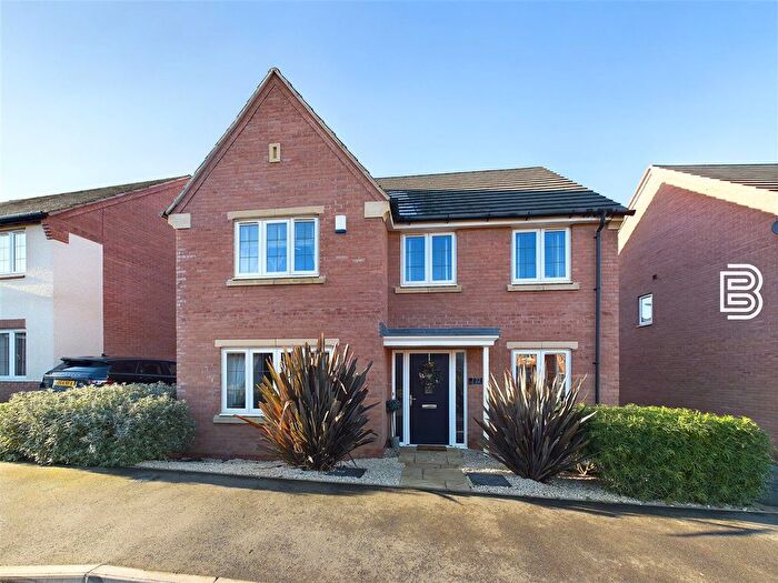 4 Bedroom Detached House For Sale In Dodgson Close, Cawston, Rugby, CV22