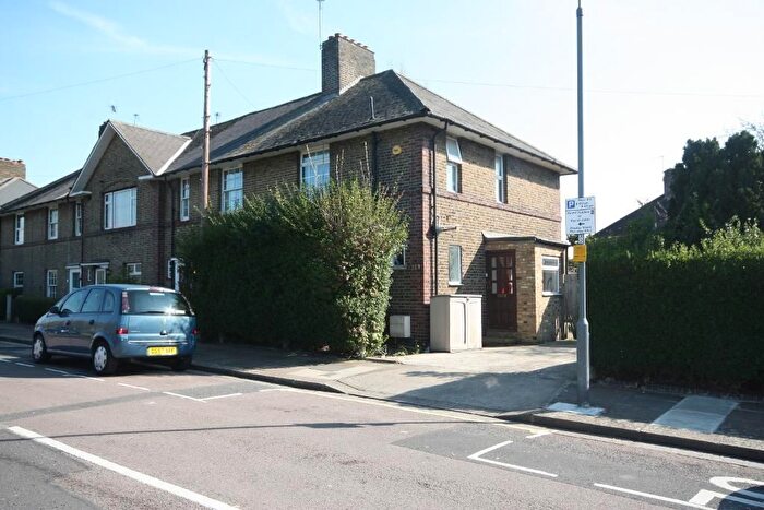 4 Bedroom End Of Terrace House For Sale In Braybrook Street, East Acton, London, W12