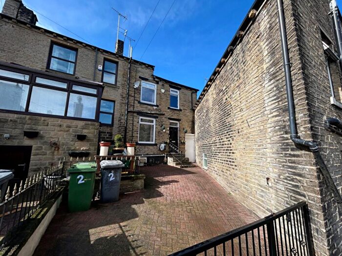 2 Bedroom Terraced House For Sale In Back Richardson Street, Oakenshaw, BD12