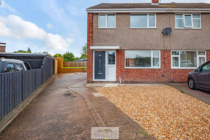 3 Bedroom Semi-Detached House For Sale In Southlands Way, Aston, Sheffield, S26