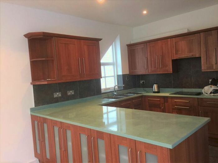 4 Bedroom Detached House To Rent In Canons Drive, Edgware, Middlesex, HA8