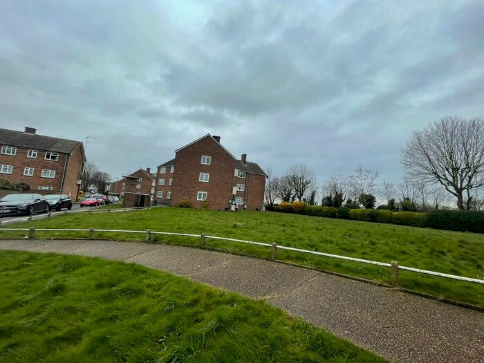 2 Bedroom Flat To Rent In Brading Crescent, London, E11