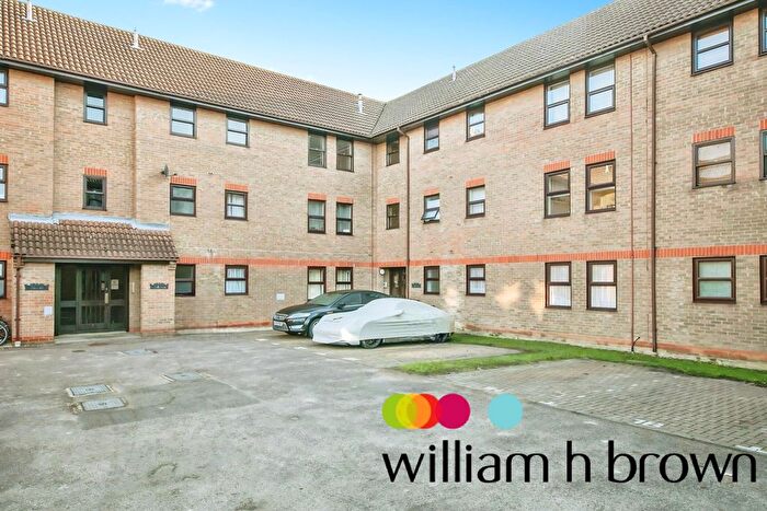 2 Bedroom Flat To Rent In Hanbury Gardens, Colchester, CO4