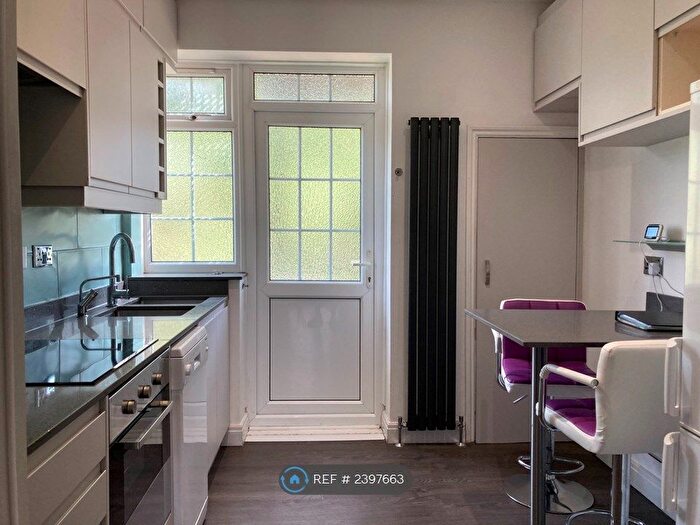 2 Bedroom Flat To Rent In Wykeham Road, London, NW4