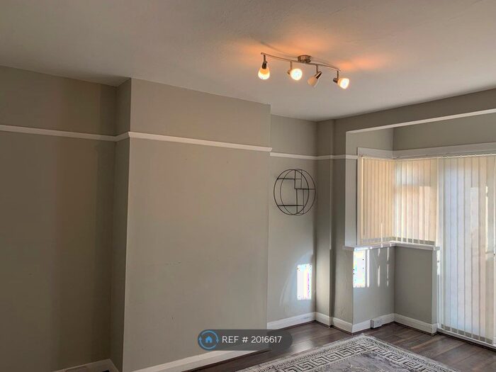 4 Bedroom Terraced House To Rent In Cardrew Avenue, London, N12