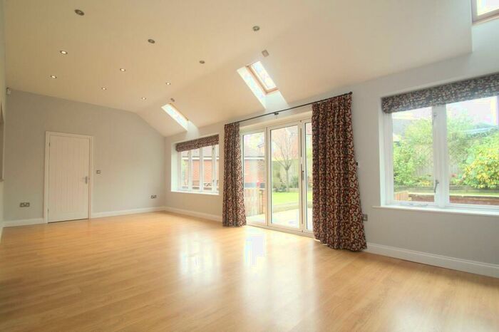 4 Bedroom Garage / Parking To Rent In St. Georges Avenue, Harrogate, North Yorkshire, HG2