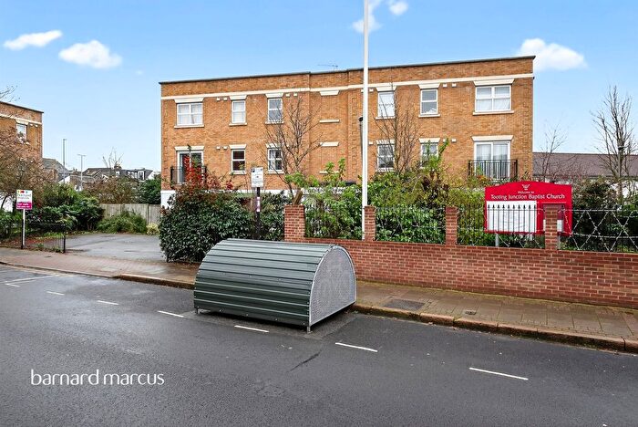2 Bedroom Flat For Sale In Longley Road, London, SW17